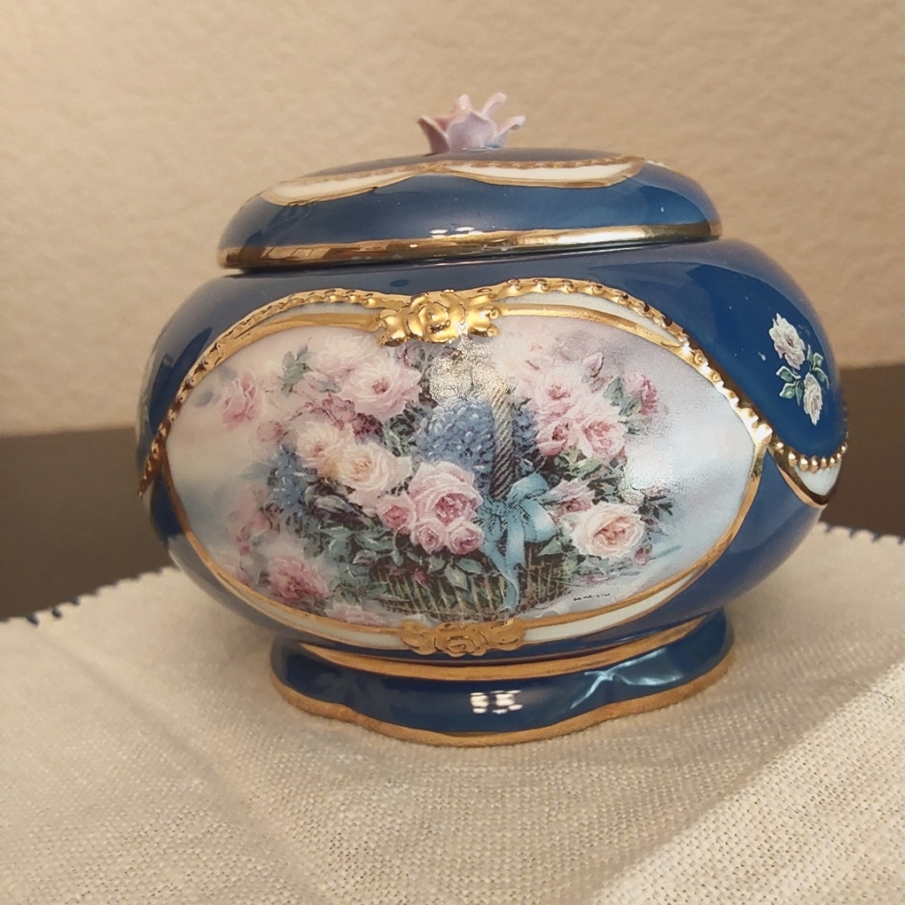 🌺 Vintage Ardleigh Elliott Porcelain Musical Trinket Box